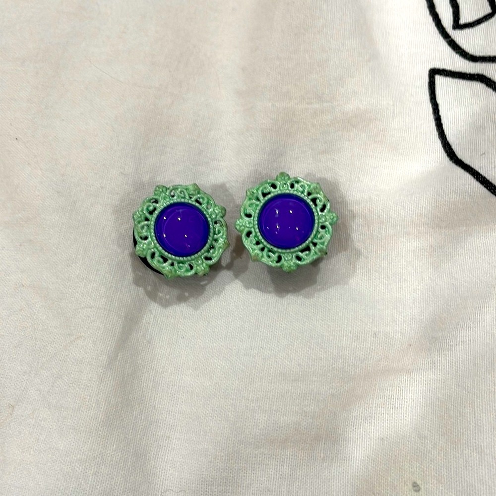 Purple and green 3/4 gauges